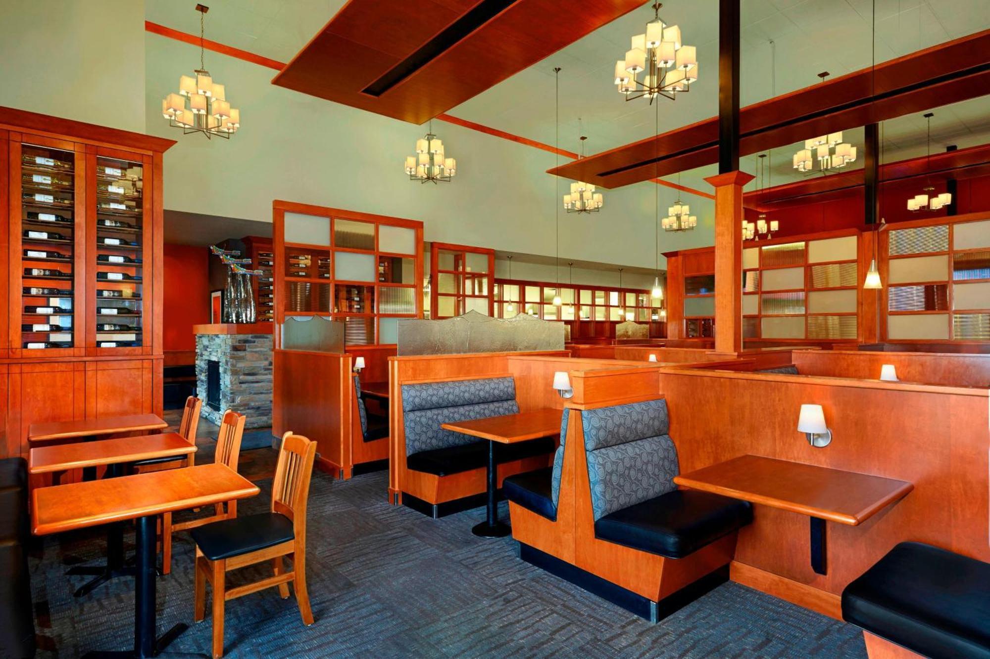 Four Points By Sheraton Edmonton Gateway Exterior photo